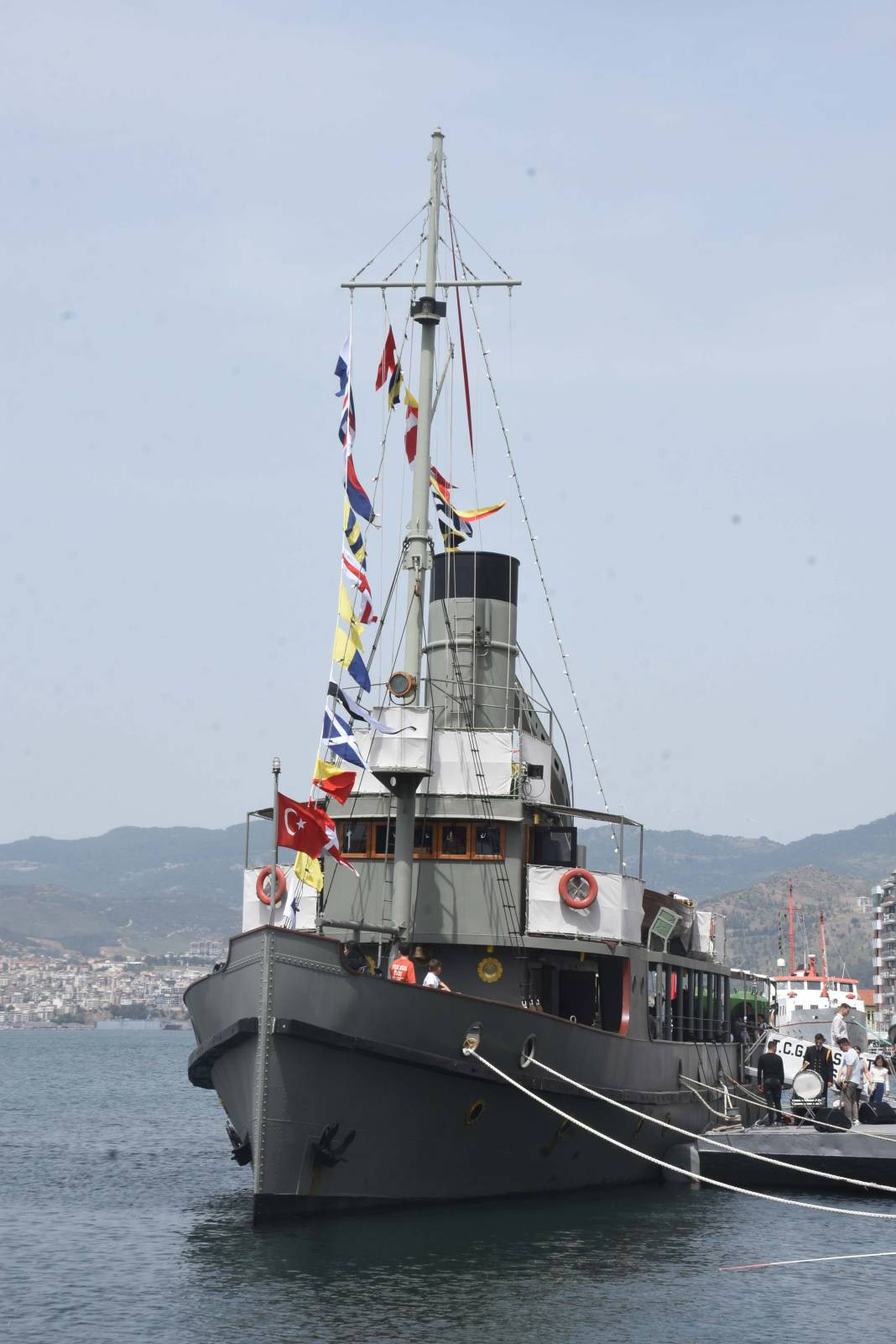 TCG Nusret Müze Gemisi’ne ziyaretçi akını - Resim: 1